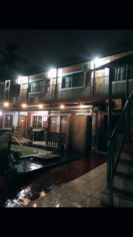 Hostel Nashe プエルト・イグアス エクステリア 写真